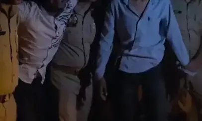 फिरोजाबाद पुलिस की बड़ी सफलता, हत्या के प्रयास के दो आरोपी मुठभेड़ में गिरफ्तार फिरोजाबाद पुलिस की बड़ी सफलता, हत्या के प्रयास के दो आरोपी मुठभेड़ में गिरफ्तार