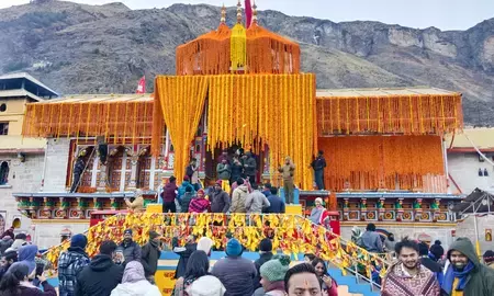 बद्रीनाथ धाम मंदिर में अनियमितता मामले में एसआईटी ने सौंपी जांच रिपोर्ट, कई बार चढ़ावा चोरी का दावा, जानें पूरा मामला बद्रीनाथ धाम मंदिर में अनियमितता मामले में एसआईटी ने सौंपी जांच रिपोर्ट, कई बार चढ़ावा चोरी का दावा, जानें पूरा मामला