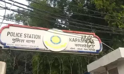 दिल्ली: बुजुर्ग से सोने की अंगूठी लूटने वाली दो महिला आरोपी गिरफ्तार दिल्ली: बुजुर्ग से सोने की अंगूठी लूटने वाली दो महिला आरोपी गिरफ्तार