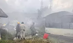मणिपुर में आगजनी के बाद बढ़ा तनाव, प्रशासन और सुरक्षा व्यवस्था पर उठे सवाल मणिपुर में आगजनी के बाद बढ़ा तनाव, प्रशासन और सुरक्षा व्यवस्था पर उठे सवाल