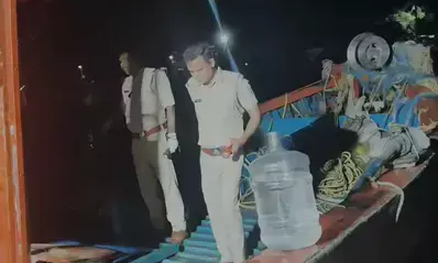 पश्चिम बंगाल: सुंदरबन तट के पास डूबी नाव में नौ मछुआरे मृत पाए गए, छह अभी भी लापता पश्चिम बंगाल: सुंदरबन तट के पास डूबी नाव में नौ मछुआरे मृत पाए गए, छह अभी भी लापता