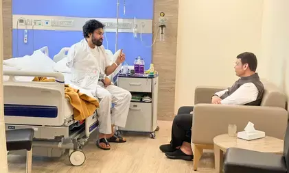 सीएम देवेंद्र फडणवीस ने आंध्र प्रदेश के उपमुख्यमंत्री पवन कल्याण से की मुलाकात, स्वास्थ्य का जाना हाल