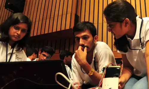 भारत में इंजीनियर बनने का सपना फीका क्यों पड़ रहा है? भारत में इंजीनियर बनने का सपना फीका क्यों पड़ रहा है?