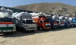 अफगानिस्तान के पुनर्वास में भारत की बड़ी पहल, लौट रहे परिवारों के लिए राहत सामग्री और टेंट सौंपे अफगानिस्तान के पुनर्वास में भारत की बड़ी पहल, लौट रहे परिवारों के लिए राहत सामग्री और टेंट सौंपे