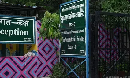 सफाईकर्मी की मौत मामले में जेई की सेवा समाप्त, ठेकेदार पर कार्रवाई शुरू, नोएडा प्राधिकरण फिर सवालों के घेरे में सफाईकर्मी की मौत मामले में जेई की सेवा समाप्त, ठेकेदार पर कार्रवाई शुरू, नोएडा प्राधिकरण फिर सवालों के घेरे में