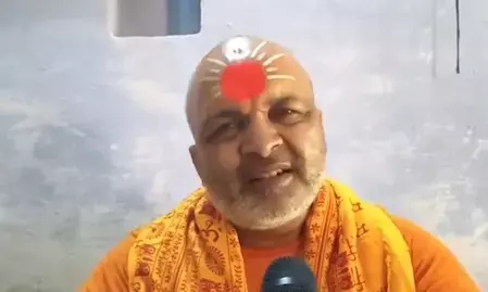 हॉस्टल मेस में नॉनवेज खाना बनाने और परोसने पर केजीएमयू ने लगाई रोक, संतों ने फैसले का किया स्वागत हॉस्टल मेस में नॉनवेज खाना बनाने और परोसने पर केजीएमयू ने लगाई रोक, संतों ने फैसले का किया स्वागत