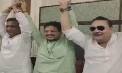 ममता बनर्जी को बड़ा झटका, मदन मित्र ने सभी संगठनात्मक पदों से दिया इस्तीफा; बागी गुट के साथ आए नजर ममता बनर्जी को बड़ा झटका, मदन मित्र ने सभी संगठनात्मक पदों से दिया इस्तीफा; बागी गुट के साथ आए नजर