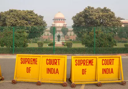 सुप्रीम कोर्ट का बड़ा बयान: नौवीं कक्षा से तीसरी भाषा अनिवार्य करने से बढ़ता है छात्रों पर अतिरिक्त दबाव सुप्रीम कोर्ट का बड़ा बयान: नौवीं कक्षा से तीसरी भाषा अनिवार्य करने से बढ़ता है छात्रों पर अतिरिक्त दबाव