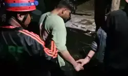 उत्तराखंड: गौरीकुंड के पास खाई में गिरा युवक, कड़ी मशक्कत के बाद रेस्क्यू टीमों ने बचाया उत्तराखंड: गौरीकुंड के पास खाई में गिरा युवक, कड़ी मशक्कत के बाद रेस्क्यू टीमों ने बचाया