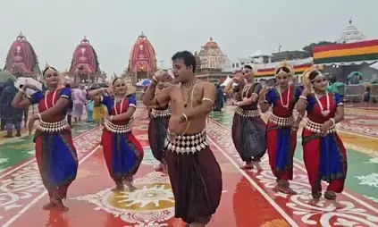 पुरी में रथयात्रा से पहले कलाकारों ने भगवान जगन्नाथ के स्वागत में दी मनमोहक नृत्य प्रस्तुति