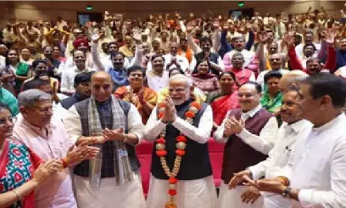 दो-तिहाई बहुमत के करीब मोदी सरकार! मॉनसून सत्र से पहले बदले सियासी समीकरण, परिसीमन विधेयक पर बढ़ी हलचल दो-तिहाई बहुमत के करीब मोदी सरकार! मॉनसून सत्र से पहले बदले सियासी समीकरण, परिसीमन विधेयक पर बढ़ी हलचल