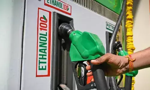 E20 पेट्रोल विवाद पर उपभोक्ता आयोग का बड़ा फैसला, कार कंपनी को नई गाड़ी देने या पूरी राशि लौटाने के निर्देश E20 पेट्रोल विवाद पर उपभोक्ता आयोग का बड़ा फैसला, कार कंपनी को नई गाड़ी देने या पूरी राशि लौटाने के निर्देश