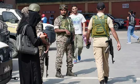 जम्मू-कश्मीर में नार्को-टेरर मॉड्यूल पर बड़ी कार्रवाई, पाकिस्तान समर्थित सिंडिकेट के 10 आरोपियों पर तय होंगे आरोप