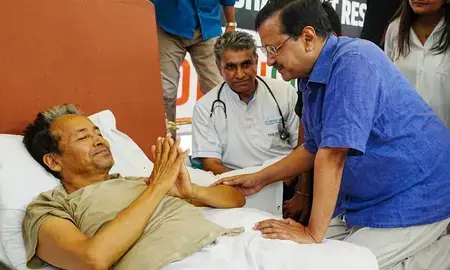 जंतर-मंतर पर सोनम वांगचुक को समर्थन देने पहुंचे अरविंद केजरीवाल जंतर-मंतर पर सोनम वांगचुक को समर्थन देने पहुंचे अरविंद केजरीवाल
