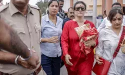 दक्षिणेश्वर मंदिर में काजोल ने किया दर्शन, मां काली से लिया आशीर्वाद दक्षिणेश्वर मंदिर में काजोल ने किया दर्शन, मां काली से लिया आशीर्वाद