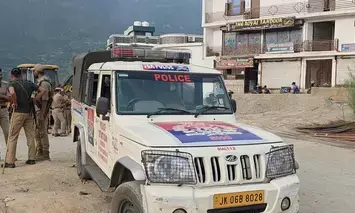 जम्मू-कश्मीर के पर्यटन स्थल जई घाटी में एसओजी टीम से हथियार छीनने की कोशिश, एक युवक की मौत, तीन जवान घायल