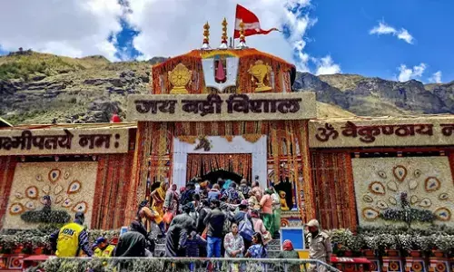 बद्रीनाथ धाम चढ़ावा चोरी मामला: बीकेटीसी के सेवानिवृत्त अधिकारी राजेंद्र सिंह चौहान गिरफ्तार, SIT की जांच तेज बद्रीनाथ धाम चढ़ावा चोरी मामला: बीकेटीसी के सेवानिवृत्त अधिकारी राजेंद्र सिंह चौहान गिरफ्तार, SIT की जांच तेज
