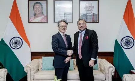 ताकायुकी हागीवारा ने सिबी जॉर्ज से की मुलाकात ताकायुकी हागीवारा ने सिबी जॉर्ज से की मुलाकात