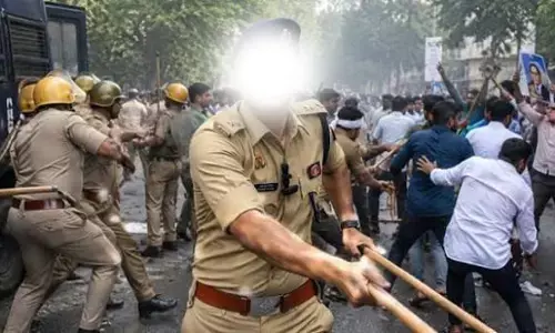 अफसरशाही की जवाबदेही तय करना जरूरी अफसरशाही की जवाबदेही तय करना जरूरी