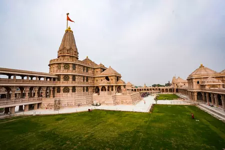 राम मंदिर चंदा गबन मामले में निर्मोही अखाड़ा पहुंचा सुप्रीम कोर्ट, ट्रस्ट पुनर्गठन और ऑडिट की मांग राम मंदिर चंदा गबन मामले में निर्मोही अखाड़ा पहुंचा सुप्रीम कोर्ट, ट्रस्ट पुनर्गठन और ऑडिट की मांग