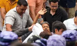 सोनम वांगचुक को अस्पताल ले गई पुलिस, जंतर-मंतर से हटाए जा रहे प्रदर्शनकारी; मारपीट का आरोप सोनम वांगचुक को अस्पताल ले गई पुलिस, जंतर-मंतर से हटाए जा रहे प्रदर्शनकारी; मारपीट का आरोप