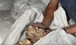 गुना में ट्रक से 3 करोड़ रुपए का डोडा चूरा जब्त, एस्कॉर्ट कर रही कार की टक्कर से बाइक सवार दो लोगों की मौत गुना में ट्रक से 3 करोड़ रुपए का डोडा चूरा जब्त, एस्कॉर्ट कर रही कार की टक्कर से बाइक सवार दो लोगों की मौत