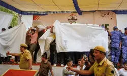 जंतर-मंतर से सोनम वांगचुक को अस्पताल पहुंचाने के लिए चला विशेष ऑपरेशन, पुलिस ने बनाई थी बहुस्तरीय रणनीति जंतर-मंतर से सोनम वांगचुक को अस्पताल पहुंचाने के लिए चला विशेष ऑपरेशन, पुलिस ने बनाई थी बहुस्तरीय रणनीति