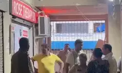 ग्रेटर नोएडा में हड़कंप : स्पा सेंटरों पर पुलिस की बड़ी छापेमारी ग्रेटर नोएडा में हड़कंप : स्पा सेंटरों पर पुलिस की बड़ी छापेमारी