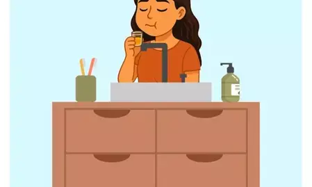 मुंह की अच्छी सेहत के लिए आयुष मंत्रालय ने दी गंडूषा प्रैक्टिस की सलाह, जानें इसके फायदे