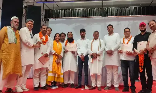 सहारनपुर नगर निगम कार्यकारिणी के छह सदस्य निर्विरोध निर्वाचित, महापौर ने सौंपे प्रमाण पत्र सहारनपुर नगर निगम कार्यकारिणी के छह सदस्य निर्विरोध निर्वाचित, महापौर ने सौंपे प्रमाण पत्र