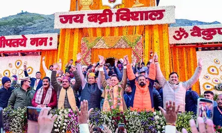 बद्रीनाथ धाम विवाद: पांडा पंचायत की सीएम धामी से मांग, पैसे लेकर विशेष दर्शन कराने की भी हो जांच बद्रीनाथ धाम विवाद: पांडा पंचायत की सीएम धामी से मांग, पैसे लेकर विशेष दर्शन कराने की भी हो जांच