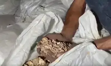 गुना में ट्रक से 3 करोड़ रुपए का डोडा चूरा जब्त, एस्कॉर्ट कर रही कार की टक्कर से बाइक सवार दो लोगों की मौत गुना में ट्रक से 3 करोड़ रुपए का डोडा चूरा जब्त, एस्कॉर्ट कर रही कार की टक्कर से बाइक सवार दो लोगों की मौत