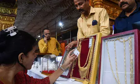 सोना इस हफ्ते दो हजार और चांदी चार हजार से अधिक सस्ती सोना इस हफ्ते दो हजार और चांदी चार हजार से अधिक सस्ती
