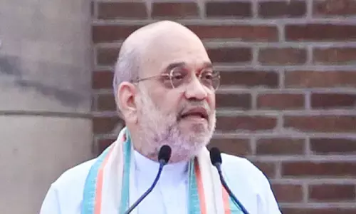 बंगाल दौरे पर अमित शाह का सीमा सुरक्षा पर फोकस, BSF चौकी पहुंचे; ‘चिकन नेक’ कॉरिडोर की सुरक्षा को लेकर हाईलेवल बैठक बंगाल दौरे पर अमित शाह का सीमा सुरक्षा पर फोकस, BSF चौकी पहुंचे; ‘चिकन नेक’ कॉरिडोर की सुरक्षा को लेकर हाईलेवल बैठक