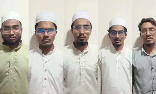 गुजरात ATS का बड़ा खुलासा: गिरफ्तार जैश आतंकियों ने जम्मू-कश्मीर में ली थी आतंकी ट्रेनिंग, बम और जहरीली गैस बनाने की साजिश का आरोप गुजरात ATS का बड़ा खुलासा: गिरफ्तार जैश आतंकियों ने जम्मू-कश्मीर में ली थी आतंकी ट्रेनिंग, बम और जहरीली गैस बनाने की साजिश का आरोप