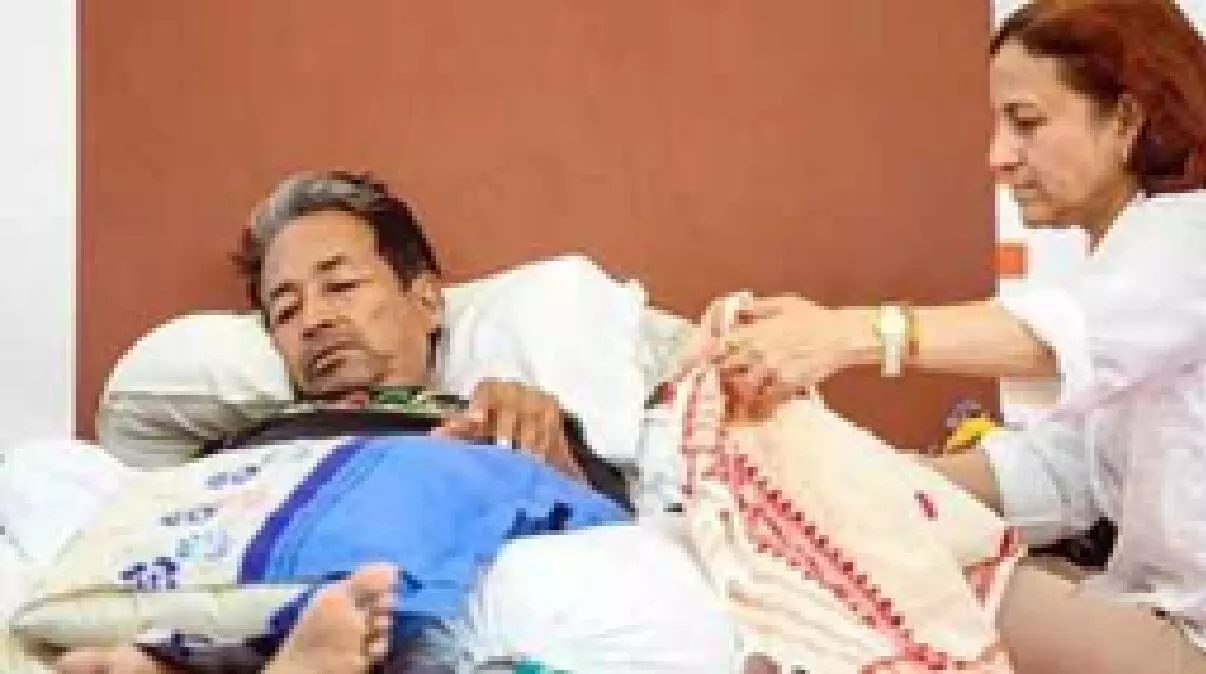 सरकारी अस्पताल में ही रहेंगे सोनम वांगचुक, निजी अस्पताल ले जाने की मांग पर हाईकोर्ट ने राहत देने से किया इनकार सरकारी अस्पताल में ही रहेंगे सोनम वांगचुक, निजी अस्पताल ले जाने की मांग पर हाईकोर्ट ने राहत देने से किया इनकार