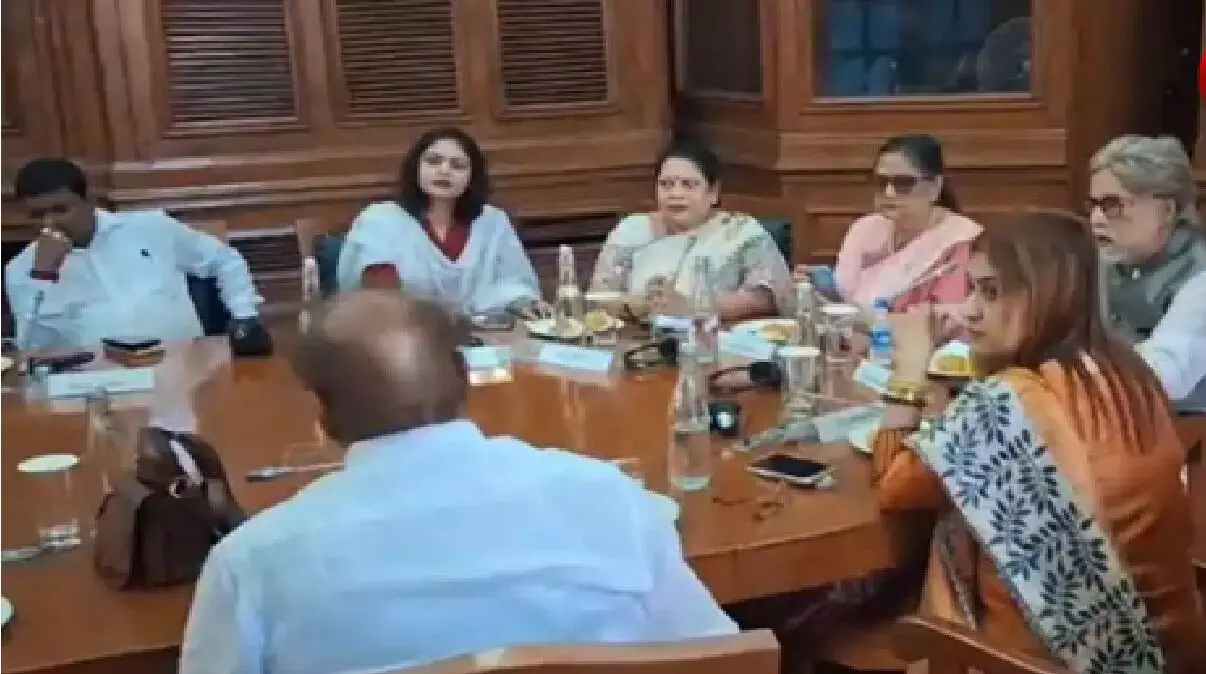 टीएमसी के 20 बागी सांसद अब संसद में अलग बैठेंगे, एनसीपीआई ने किया विलय का ऐलान; बोले- अब एनडीए के साथ टीएमसी के 20 बागी सांसद अब संसद में अलग बैठेंगे, एनसीपीआई ने किया विलय का ऐलान; बोले- अब एनडीए के साथ