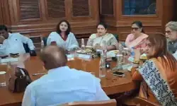 टीएमसी के 20 बागी सांसद अब संसद में अलग बैठेंगे, एनसीपीआई ने किया विलय का ऐलान; बोले- अब एनडीए के साथ टीएमसी के 20 बागी सांसद अब संसद में अलग बैठेंगे, एनसीपीआई ने किया विलय का ऐलान; बोले- अब एनडीए के साथ