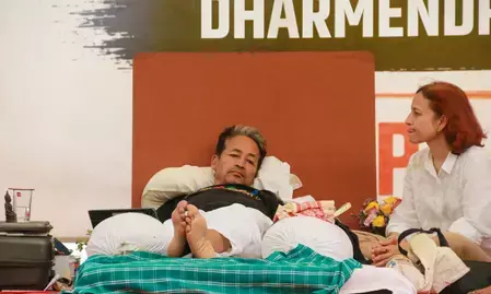 सोनम वांगचुक की पत्नी गीतांजलि ने किया दिल्ली हाईकोर्ट का रुख, पति को निजी अस्पताल में शिफ्ट करने की मांग सोनम वांगचुक की पत्नी गीतांजलि ने किया दिल्ली हाईकोर्ट का रुख, पति को निजी अस्पताल में शिफ्ट करने की मांग