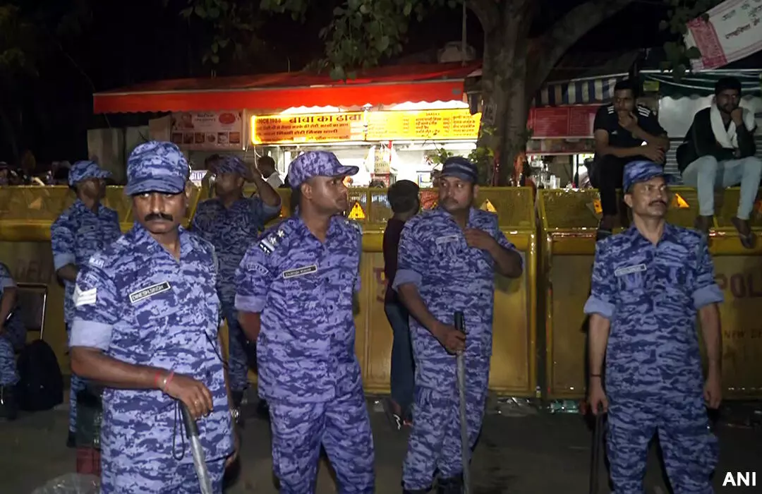 दिल्ली छावनी में तब्दील: CJP के संसद मार्च से पहले हाई अलर्ट, 5000 जवान तैनात दिल्ली छावनी में तब्दील: CJP के संसद मार्च से पहले हाई अलर्ट, 5000 जवान तैनात