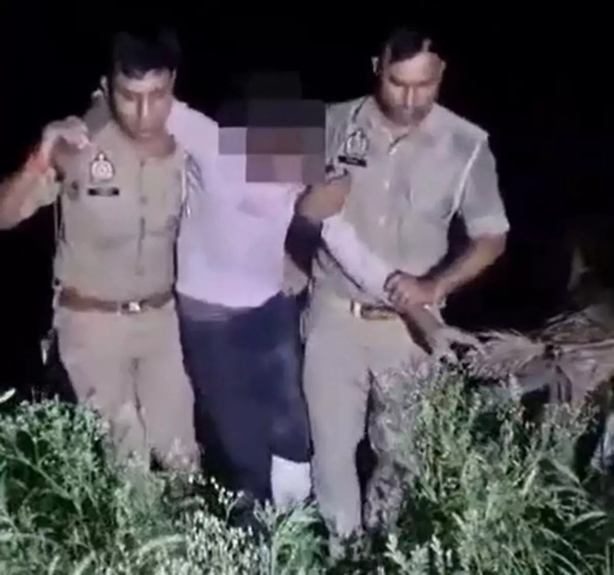 उत्तर प्रदेश के फिरोजाबाद, बलिया और बदायूं में पुलिस की बड़ी कार्रवाई, एनकाउंटर के बाद 7 अपराधी गिरफ्तार उत्तर प्रदेश के फिरोजाबाद, बलिया और बदायूं में पुलिस की बड़ी कार्रवाई, एनकाउंटर के बाद 7 अपराधी गिरफ्तार