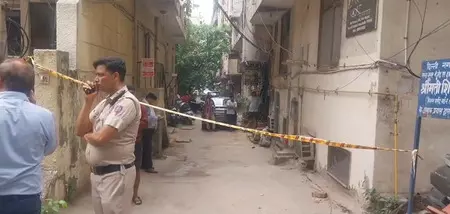 दिल्ली के अमर कॉलोनी थाना इलाके में संदिग्ध हालत में फ्लैट से मिले 2 शव दिल्ली के अमर कॉलोनी थाना इलाके में संदिग्ध हालत में फ्लैट से मिले 2 शव