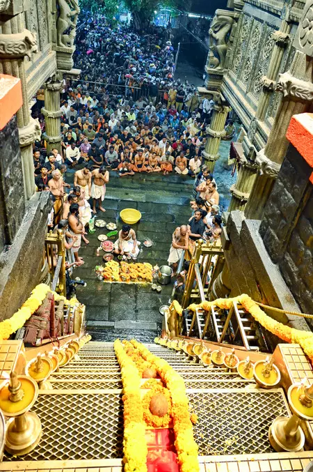 केरल: सबरीमाला सोना मामले की जांच जल्द पूरी करने का हाईकोर्ट का निर्देश, एसआईटी दाखिल करेगी अंतिम रिपोर्ट केरल: सबरीमाला सोना मामले की जांच जल्द पूरी करने का हाईकोर्ट का निर्देश, एसआईटी दाखिल करेगी अंतिम रिपोर्ट