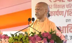 बाराबंकी से सीएम योगी का विपक्ष पर बड़ा हमला, बोले- सनातन सुरक्षित रहेगा तो देश सुरक्षित रहेगा बाराबंकी से सीएम योगी का विपक्ष पर बड़ा हमला, बोले- सनातन सुरक्षित रहेगा तो देश सुरक्षित रहेगा