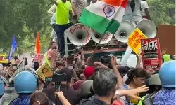 जंतर-मंतर पर छात्रों के समर्थन में पहुंचे टीवी और बॉलीवुड सेलेब्स, जवाबदेही की उठाई मांग जंतर-मंतर पर छात्रों के समर्थन में पहुंचे टीवी और बॉलीवुड सेलेब्स, जवाबदेही की उठाई मांग