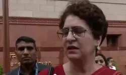 कांग्रेस सांसद प्रियंका गांधी वाड्रा ने प्रदर्शनकारी छात्रों के खिलाफ बल प्रयोग की आलोचना की, शांतिपूर्ण समाधान की मांग की