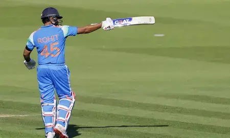 रोहित शर्मा ने इंग्लैंड में रचा इतिहास, आठ साल पुराना अपना ही रिकॉर्ड तोड़ा रोहित शर्मा ने इंग्लैंड में रचा इतिहास, आठ साल पुराना अपना ही रिकॉर्ड तोड़ा