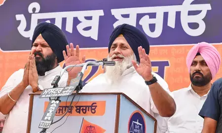 पंजाब: बेअदबी मामले में आज एसआईटी के सामने पेश होंगे सुखबीर सिंह बादल पंजाब: बेअदबी मामले में आज एसआईटी के सामने पेश होंगे सुखबीर सिंह बादल