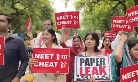 विपक्ष के सांसदों ने लगाया सरकार पर आरोप, कहा-देश में युवा और किसान परेशान, उनकी बात सुनने को तैयार नहीं सरकार विपक्ष के सांसदों ने लगाया सरकार पर आरोप, कहा-देश में युवा और किसान परेशान, उनकी बात सुनने को तैयार नहीं सरकार