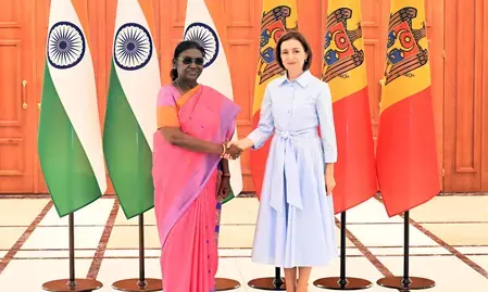 राष्ट्रपति मुर्मु ने चिसीनाउ में प्रेसिडेंट सैंडू से की मुलाकात राष्ट्रपति मुर्मु ने चिसीनाउ में प्रेसिडेंट सैंडू से की मुलाकात